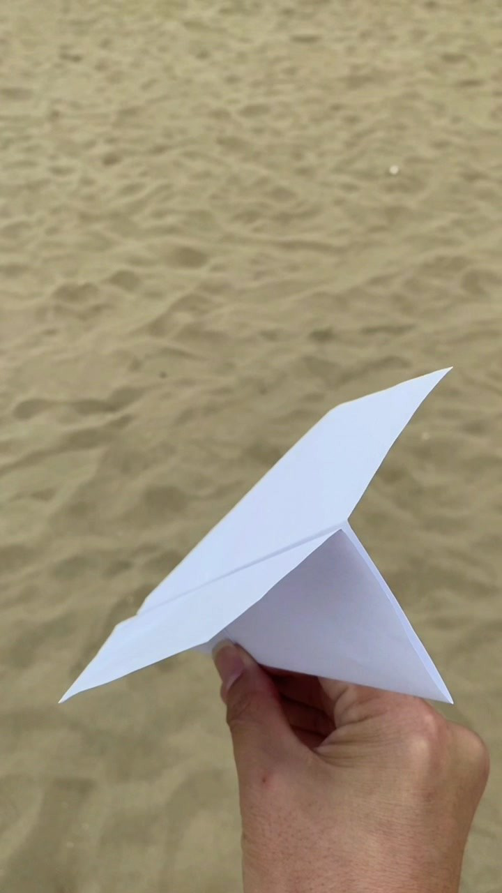 飞得最远的十大纸飞机-飞得最远的纸飞机 十大